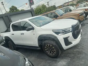 Toyota Hilux 2023 White