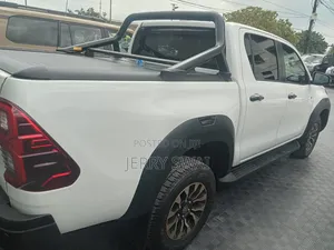 Toyota Hilux 2023 White