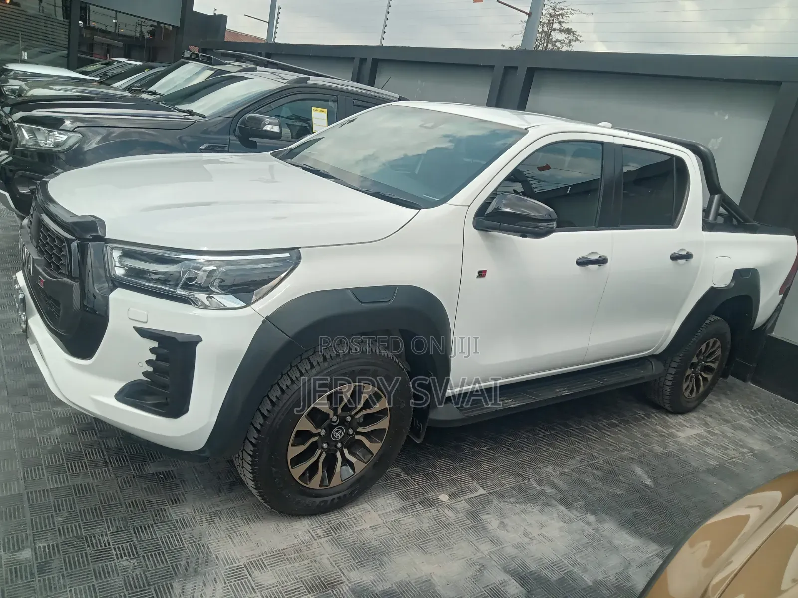 Toyota Hilux 2023 White