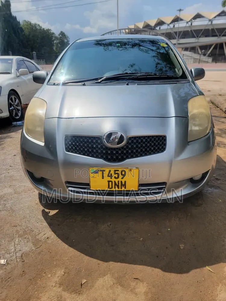 Toyota Vitz 2005 Silver