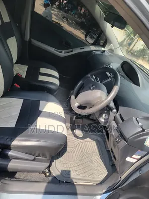 Toyota Vitz 2005 Silver