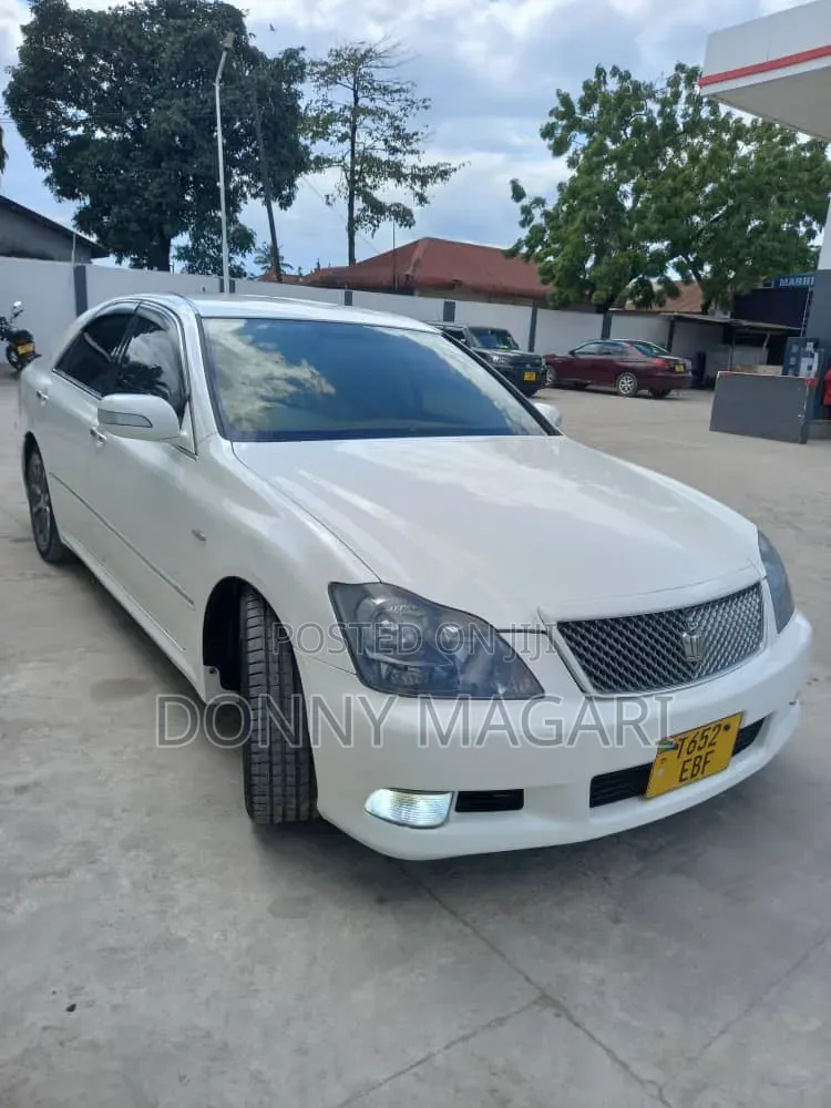Toyota Crown 2007 White