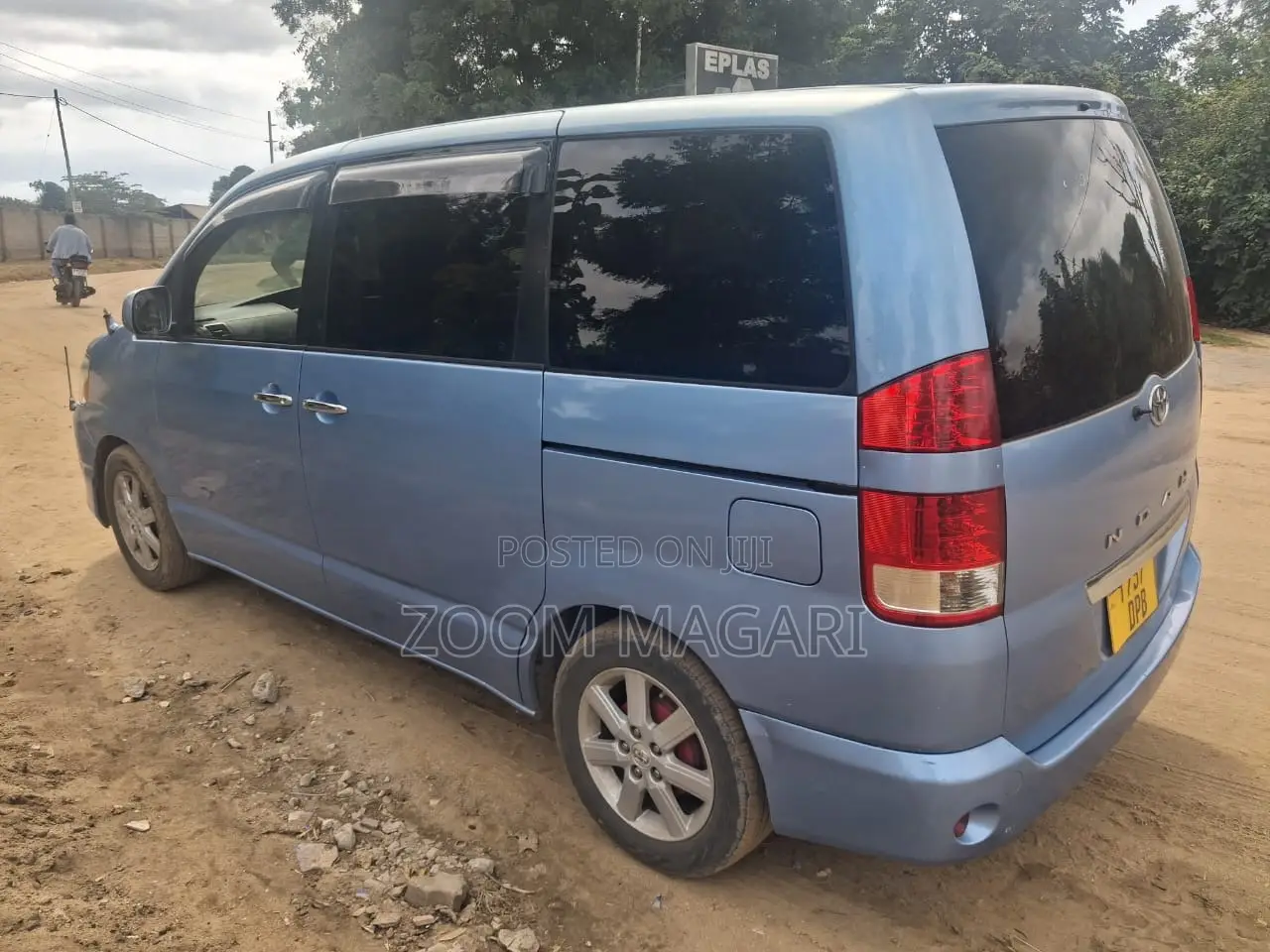 Toyota Noah 2003 Blue