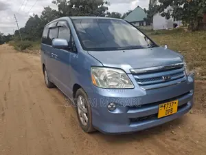 Toyota Noah 2003 Blue