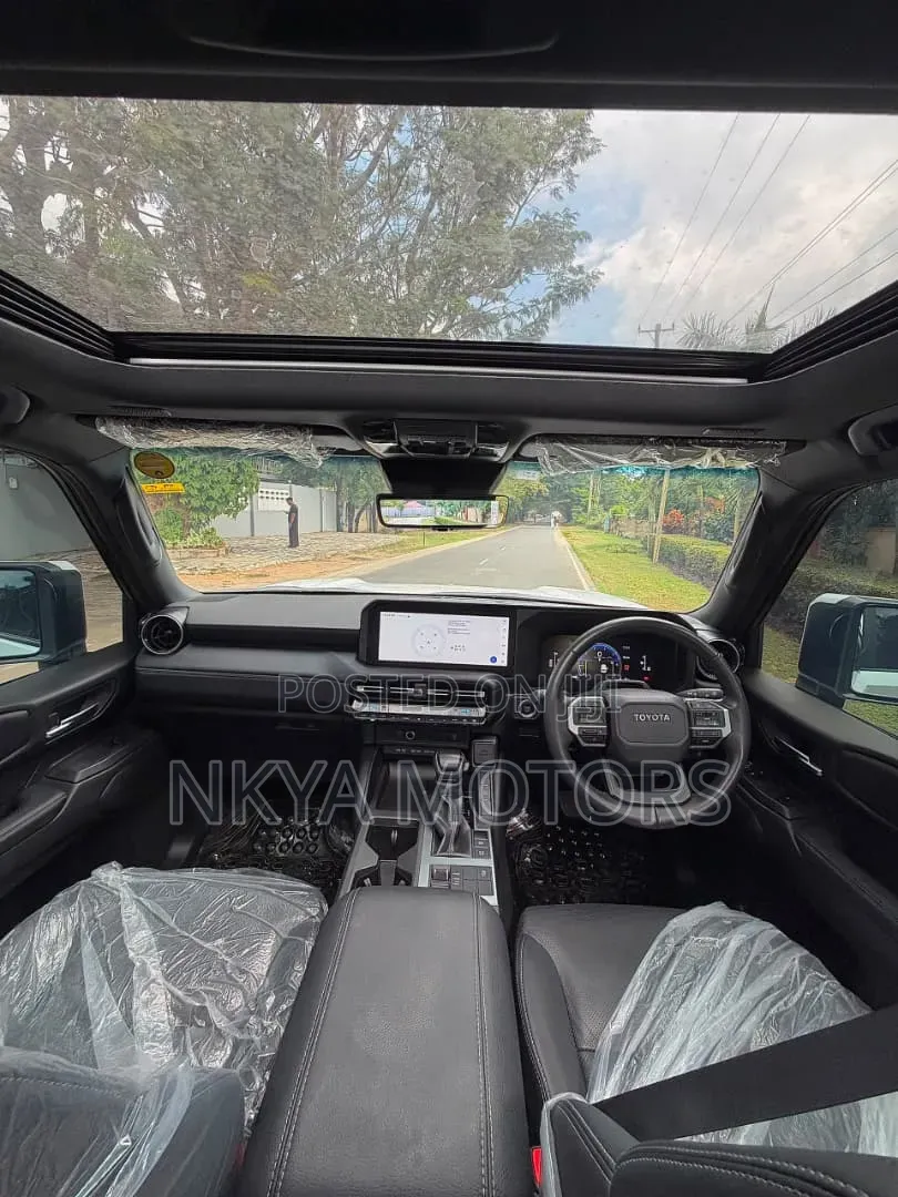 Toyota Land Cruiser Prado 2025 White
