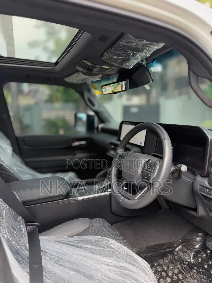 Toyota Land Cruiser Prado 2025 White