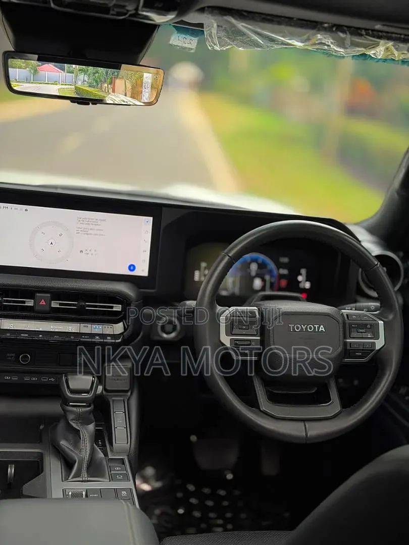 Toyota Land Cruiser Prado 2025 White