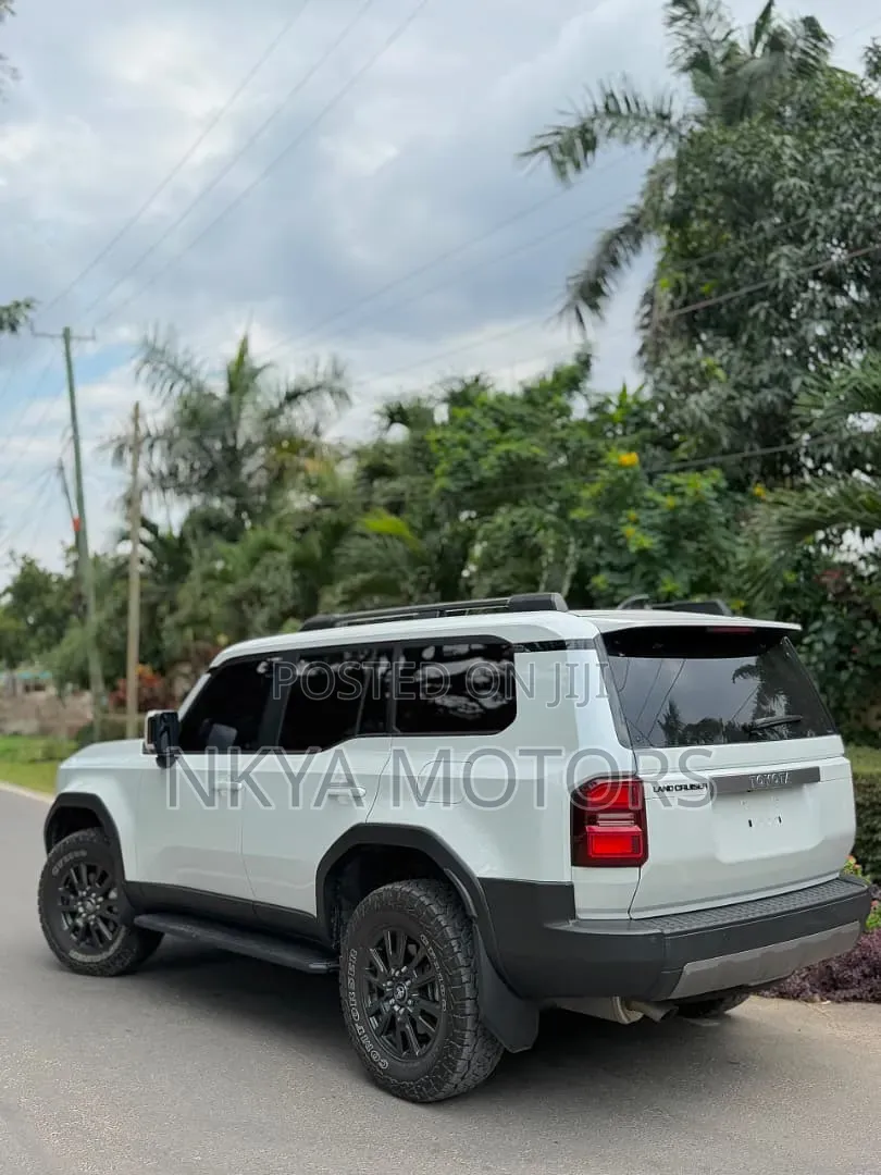 Toyota Land Cruiser Prado 2025 White
