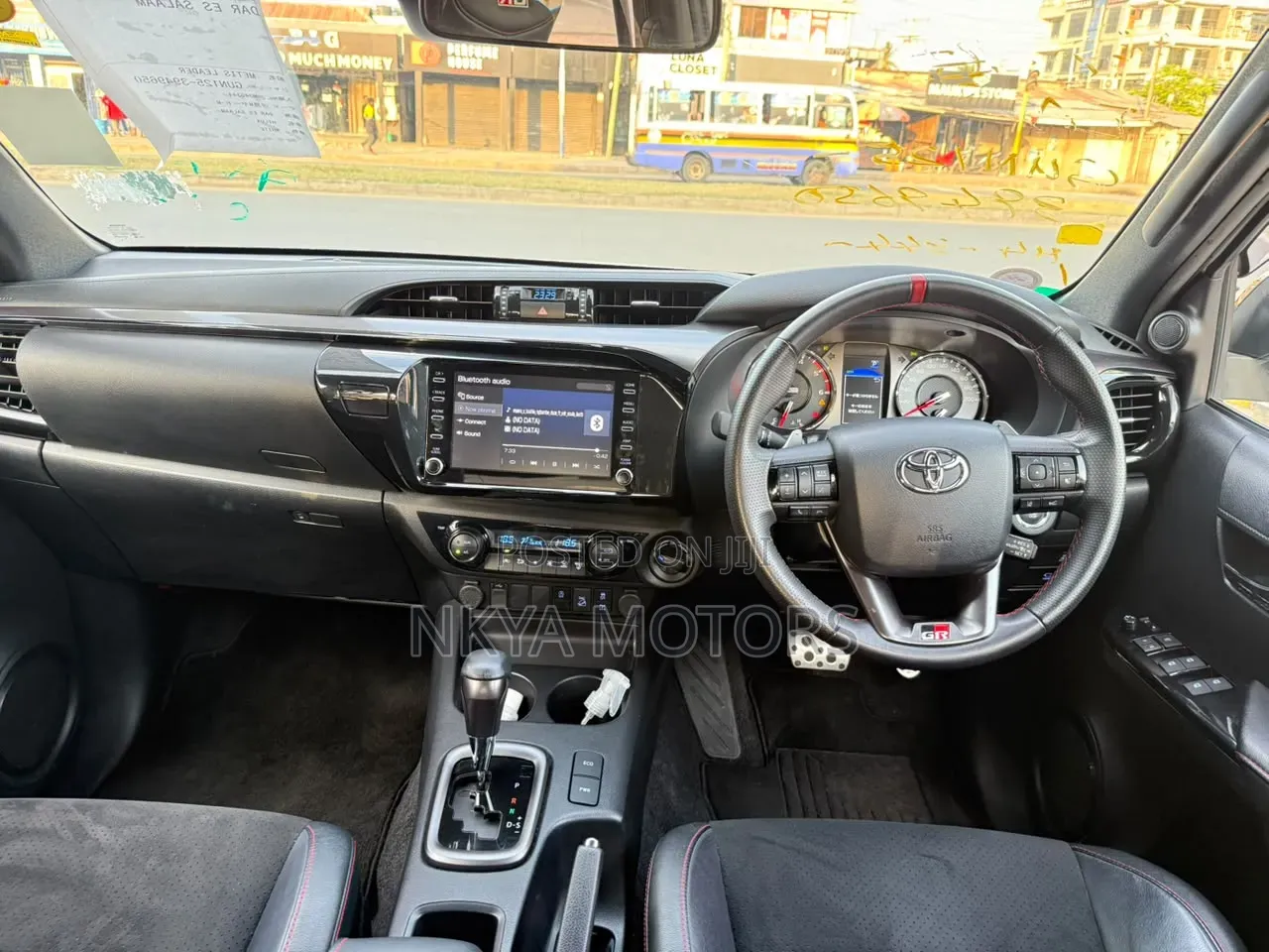 Toyota Hilux 2024 Pearl