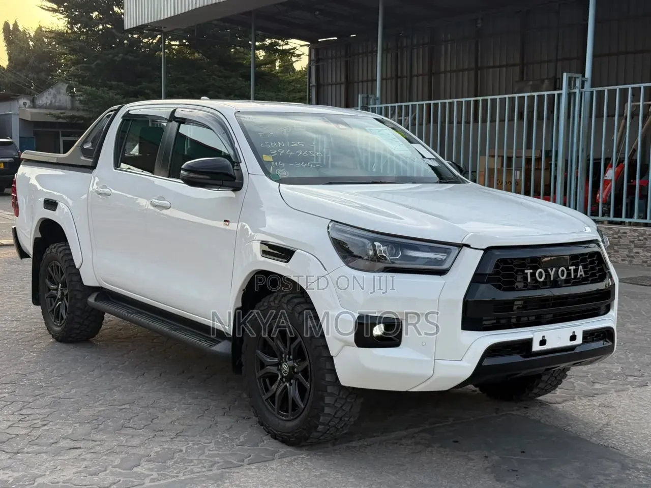 Toyota Hilux 2024 Pearl