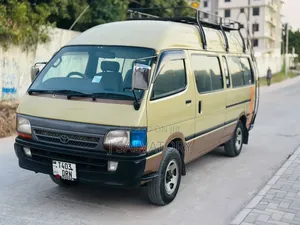 Toyota HiAce 2002 Yellow