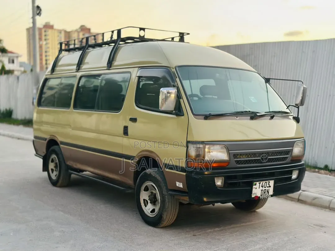 Toyota HiAce 2002 Yellow