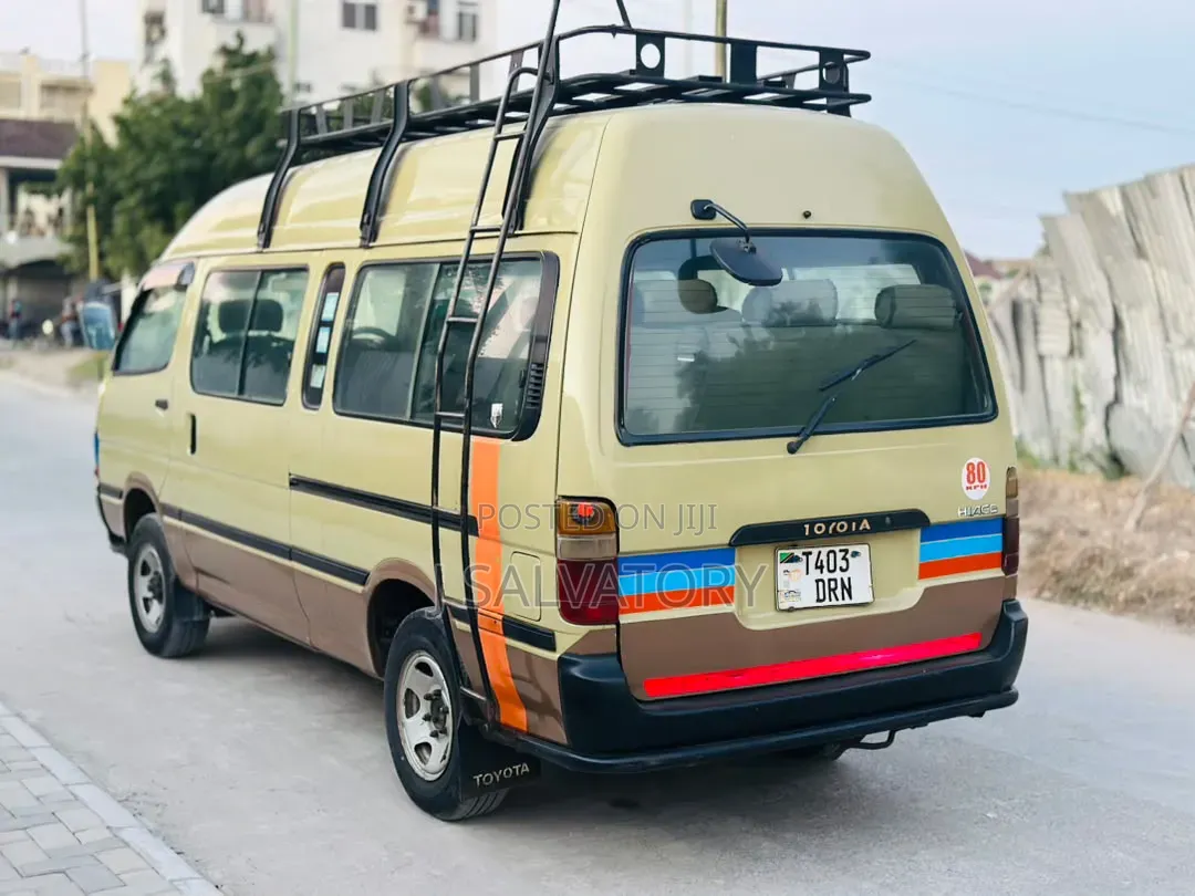 Toyota HiAce 2002 Yellow