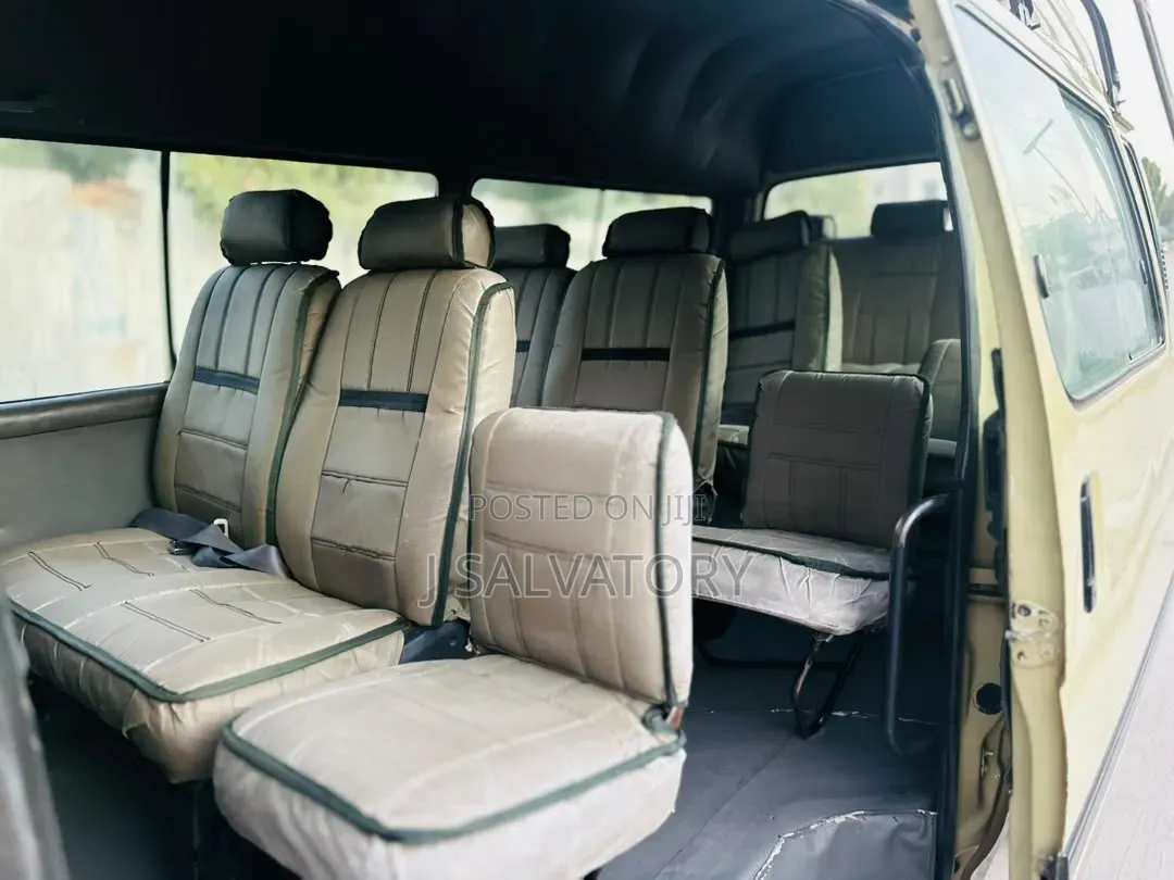 Toyota HiAce 2002 Yellow