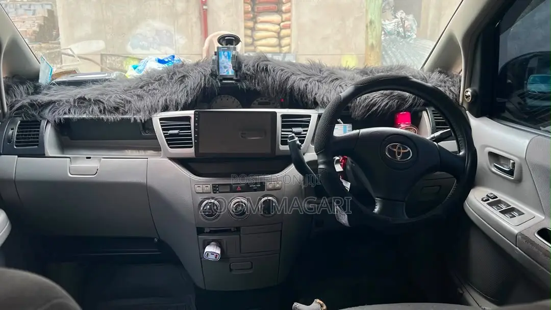 Toyota Noah 2003 Black