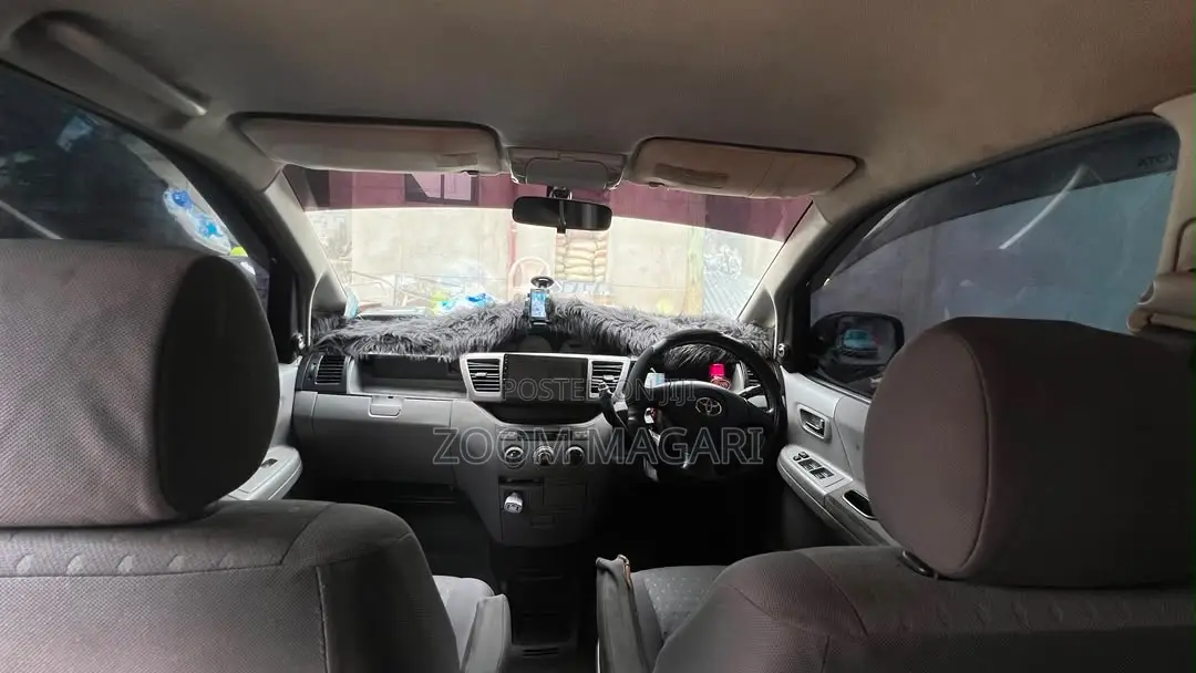 Toyota Noah 2003 Black