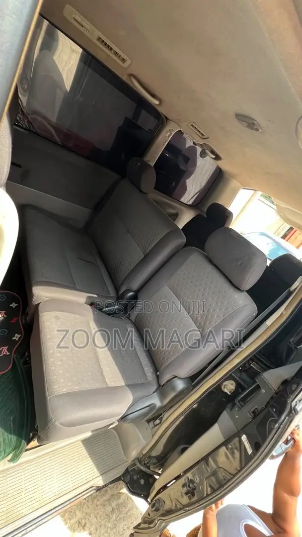 Toyota Noah 2003 Black