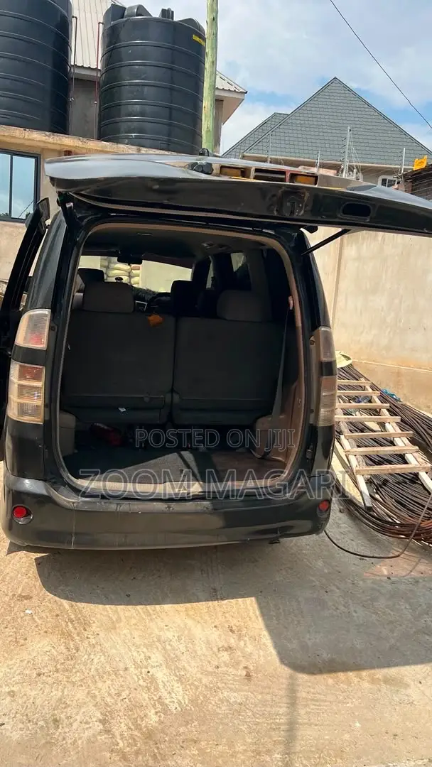 Toyota Noah 2003 Black