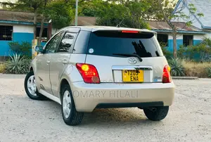 Toyota IST 2005 Silver