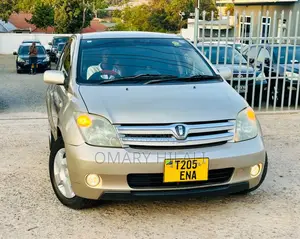 Toyota IST 2005 Silver