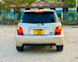 Toyota IST 2005 Silver