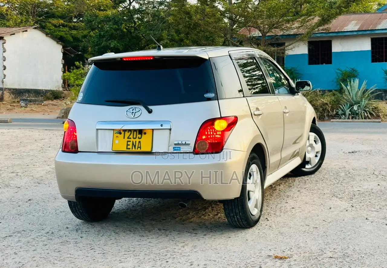 Toyota IST 2005 Silver