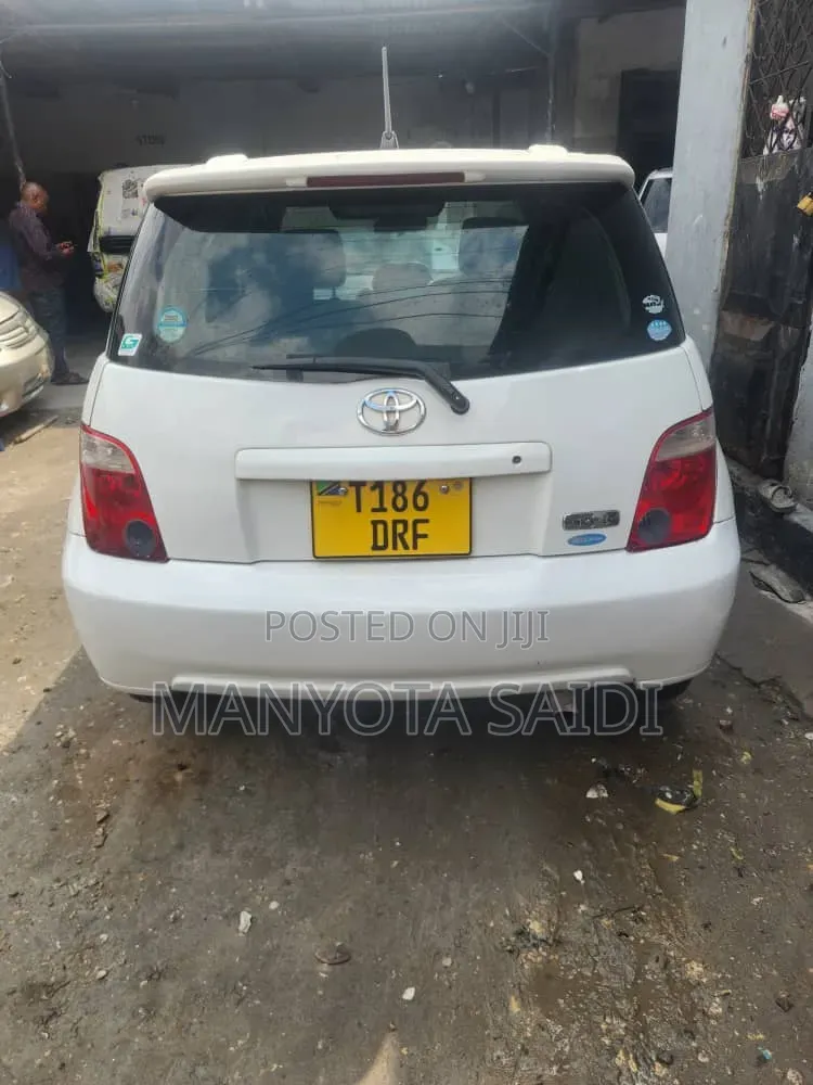 Toyota IST 2004 White