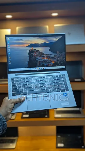 New Laptop HP ZBook Firefly G8 16GB Intel Core i5 SSD 512GB