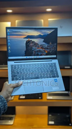 New Laptop HP ZBook Firefly G8 16GB Intel Core i5 SSD 512GB