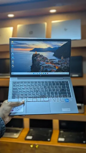 New Laptop HP ZBook Firefly G8 16GB Intel Core i5 SSD 512GB