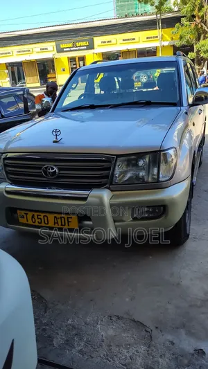 Toyota Land Cruiser 2004 Gold