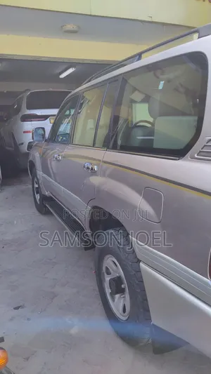 Toyota Land Cruiser 2004 Gold