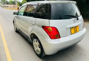 Toyota IST 2004 Silver