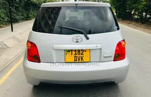 Toyota IST 2004 Silver