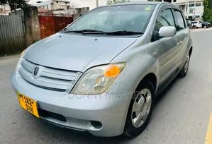 Toyota IST 2004 Silver