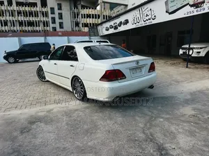 Toyota Crown 2006 Ivory