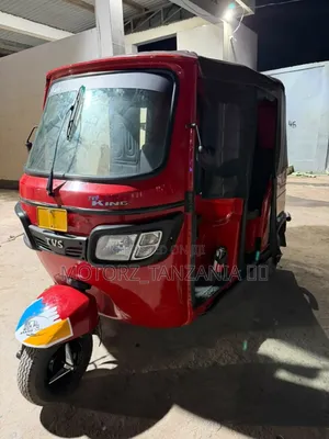 Bajaj Avenger 160 Street 2024 Red