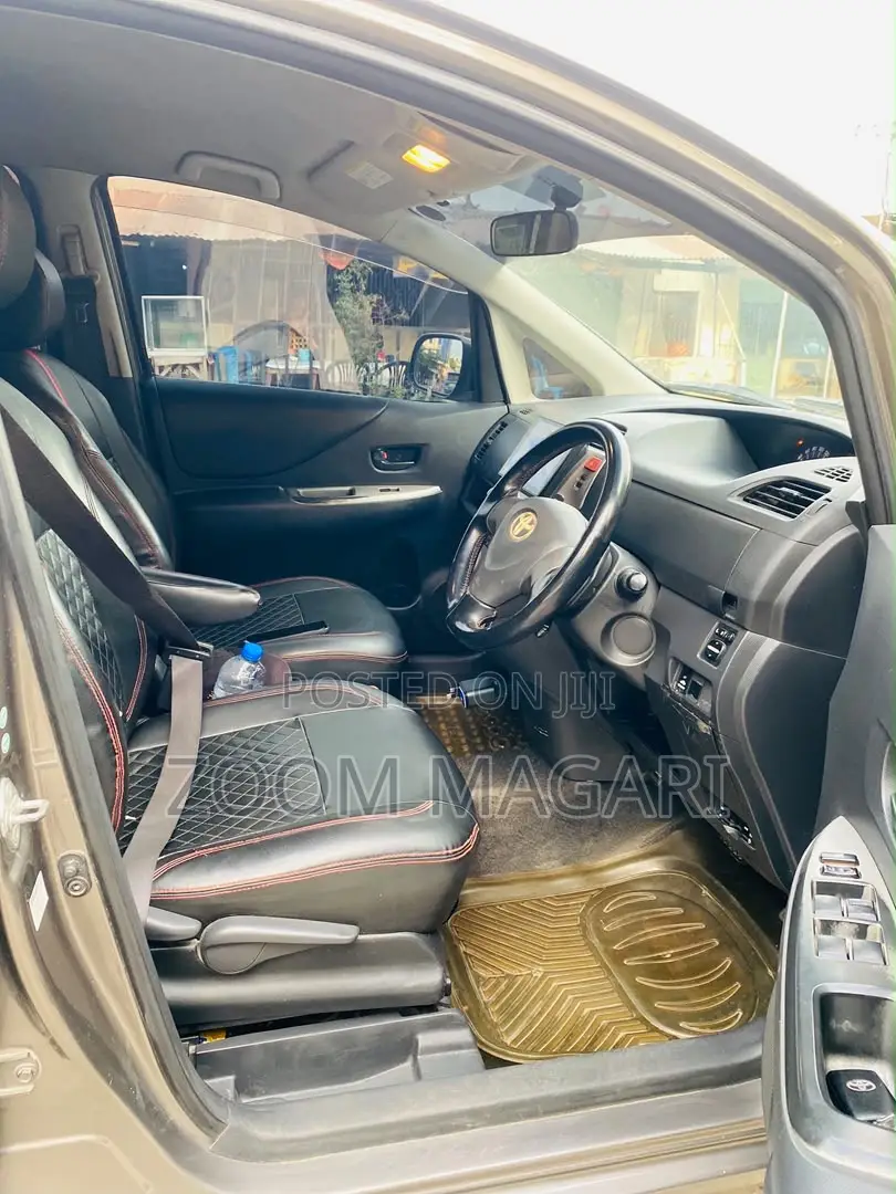 Toyota Ractis 2007 Gray