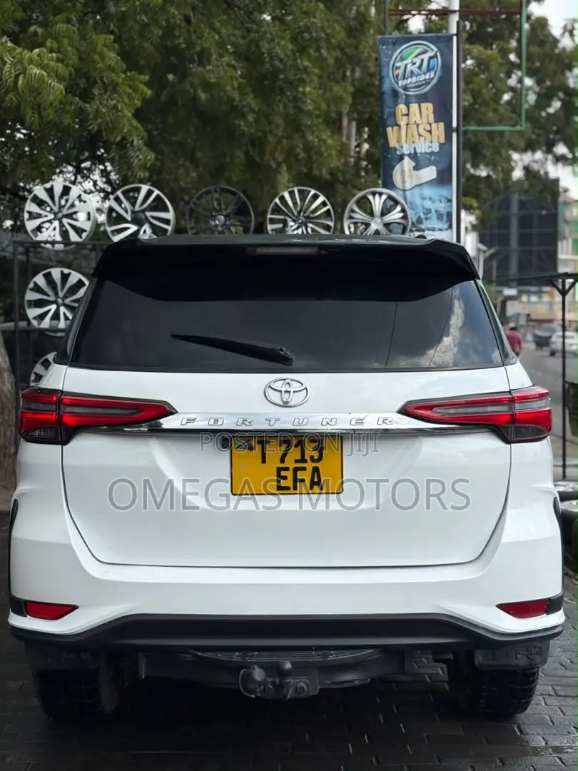 Toyota Fortuner 2.4 D AWD 2020 Pearl