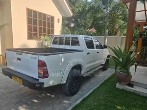 Toyota Hilux 2013 White