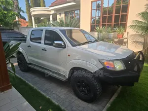 Toyota Hilux 2013 White