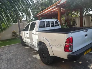 Toyota Hilux 2013 White
