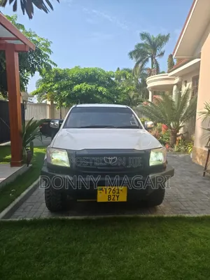 Toyota Hilux 2013 White