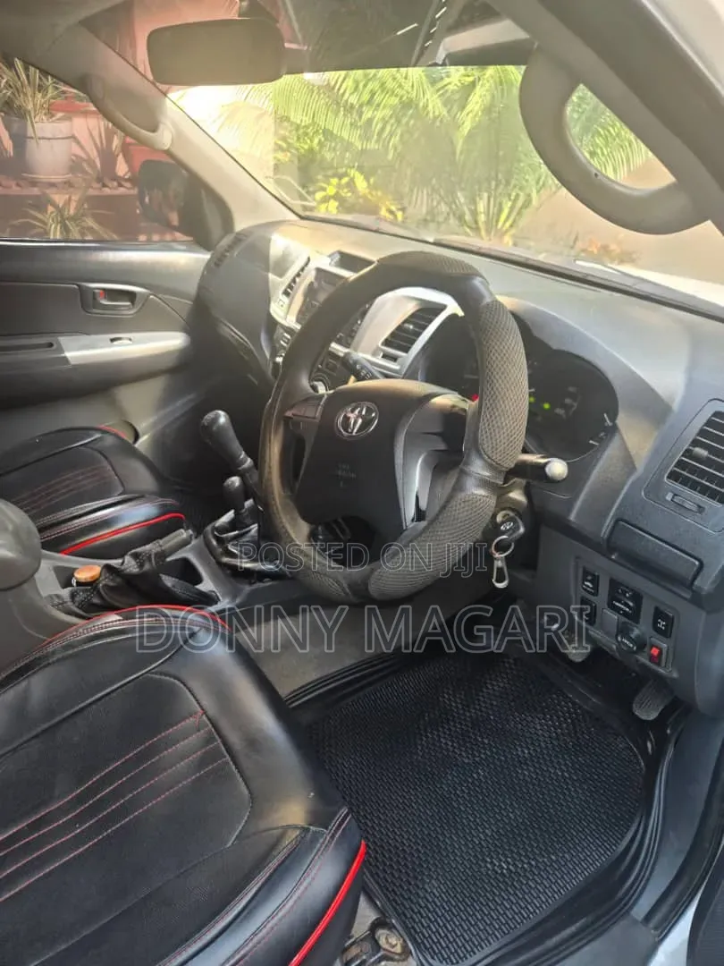 Toyota Hilux 2013 White