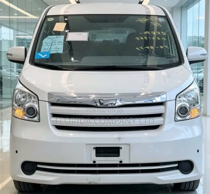 Toyota Noah 2010 White