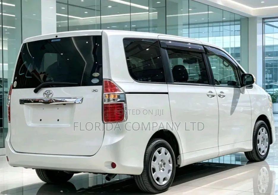 Toyota Noah 2010 White