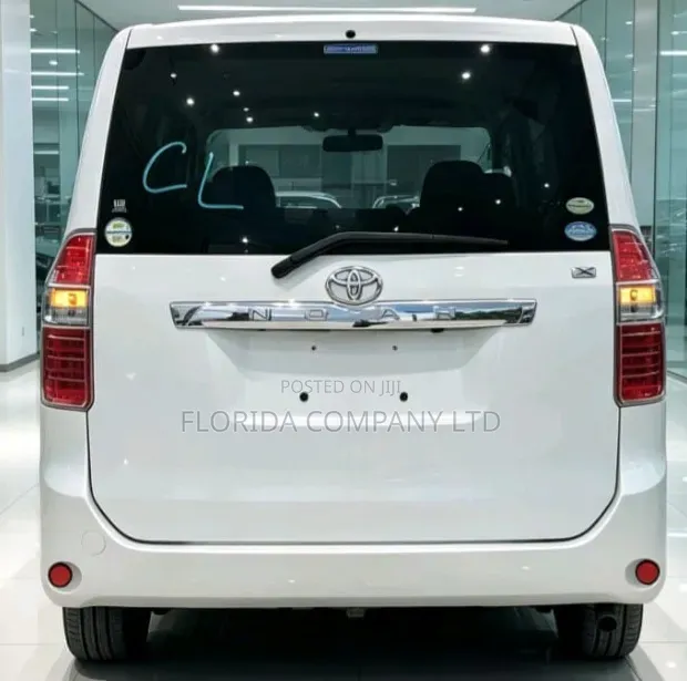 Toyota Noah 2010 White