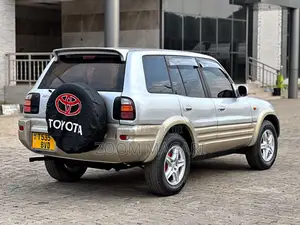 Toyota RAV4 1999 Silver