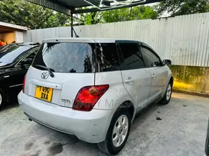 Toyota IST 2003 Silver