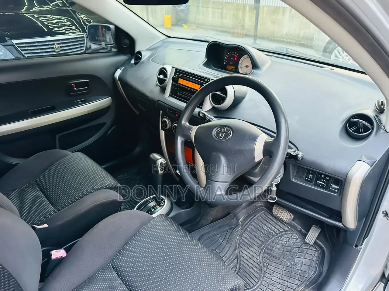 Toyota IST 2003 Silver
